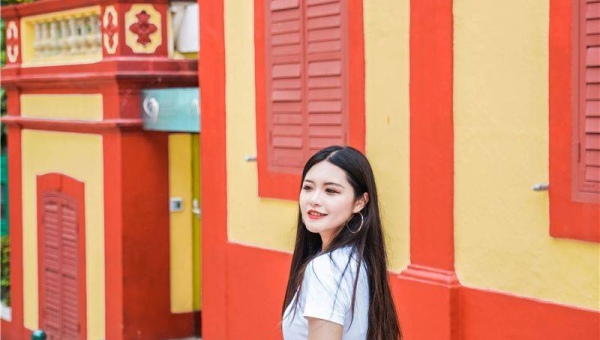 梦见在一个全是彩色石头的沙漠露营