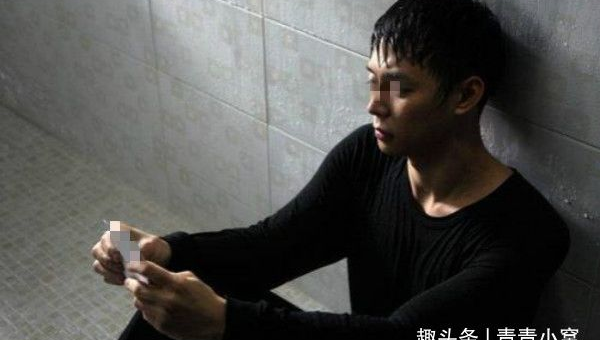梦见在一个满是糖果拐杖的森林迷路